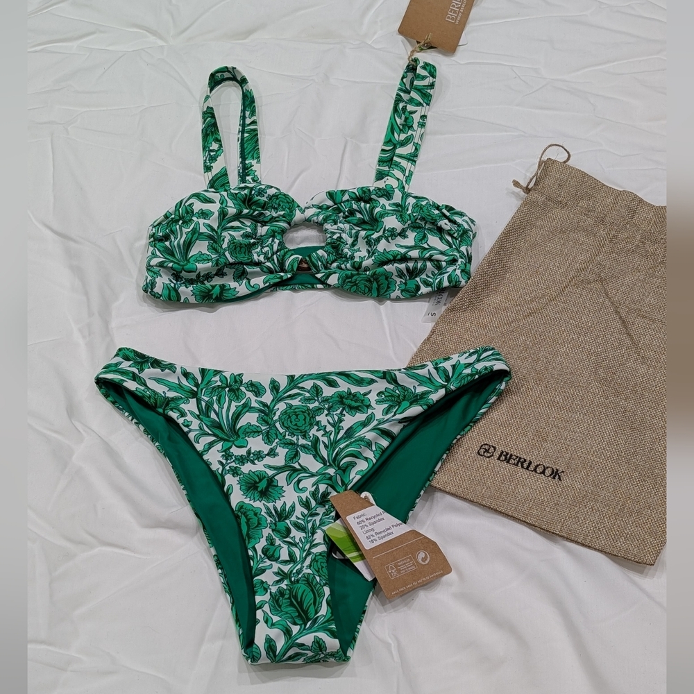 **Dsicontinued** BNWT / Small / Reversible / Green Floral Bikini Set